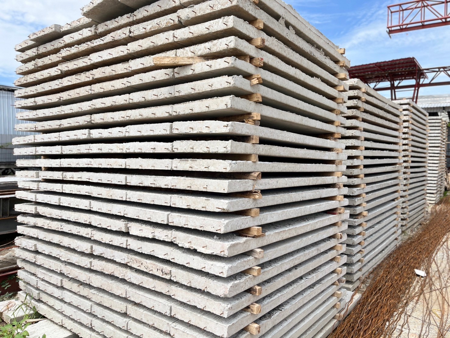 บริษัท เจวาย แมททีเรียล จำกัด | ลวดหนามเบอร์ 14 ลวดหนามกันสนิม เสารั้วคอนกรีตอัดแรง โรงงานผลิตแผ่นพื้นคอนกรีต โรงงานผลิตเสาเข็มไอ