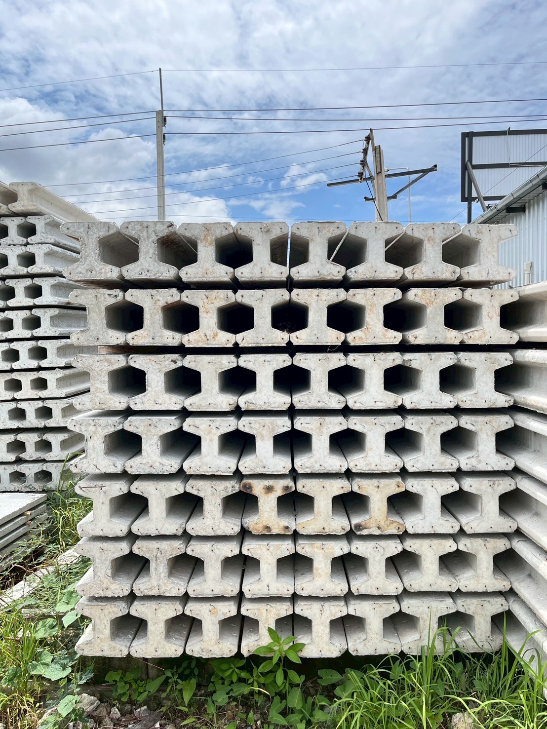 บริษัท เจวาย แมททีเรียล จำกัด | ลวดหนามเบอร์ 14 ลวดหนามกันสนิม เสารั้วคอนกรีตอัดแรง โรงงานผลิตแผ่นพื้นคอนกรีต โรงงานผลิตเสาเข็มไอ